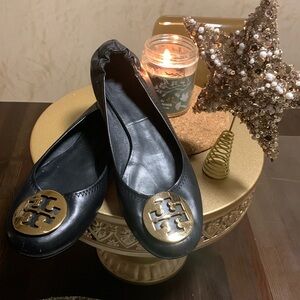 TORY BURCH REVA  black w/gold emblem Ballet Flats-Size 8